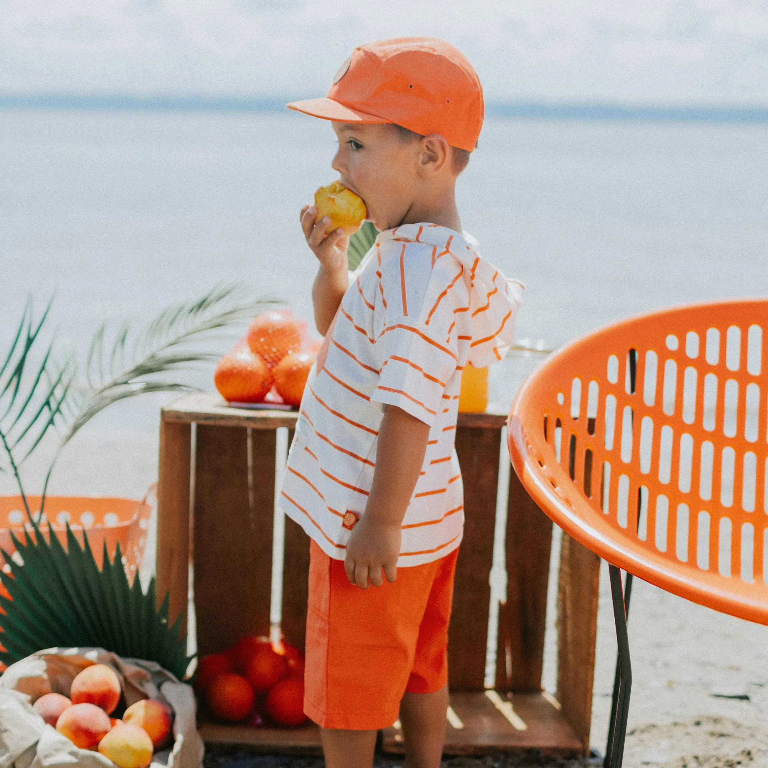 Short coupe décontractée orange en toile, bébé || Orange relaxed fit short in canvas, baby