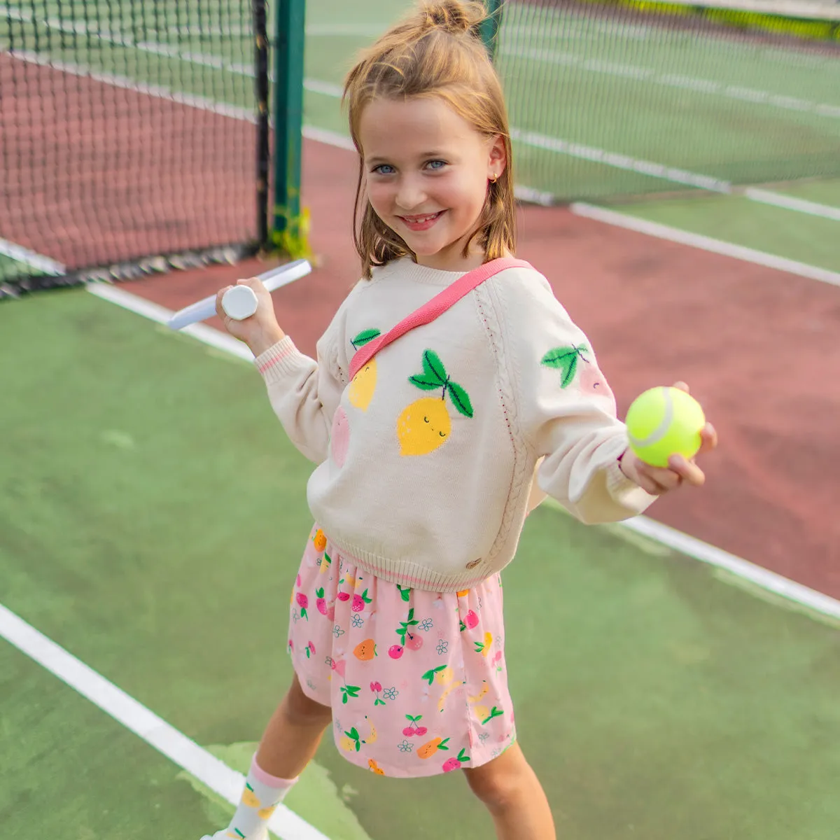 Short fluide rose en viscose à motif, enfant || Fluid pink short in viscose with all over print, child