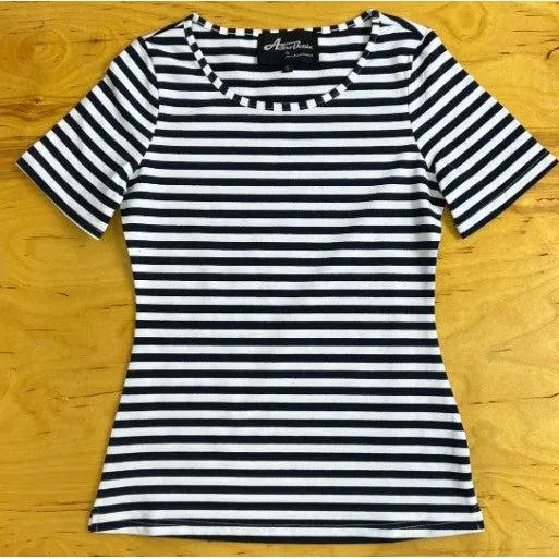 Star Struck Clothing Short Sleeve Top in Navy Stripes