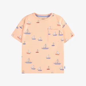 T-shirt à manches courtes pêche avec motif de voiliers, enfant || Peach short sleeves t-shirt with sailboard print, child