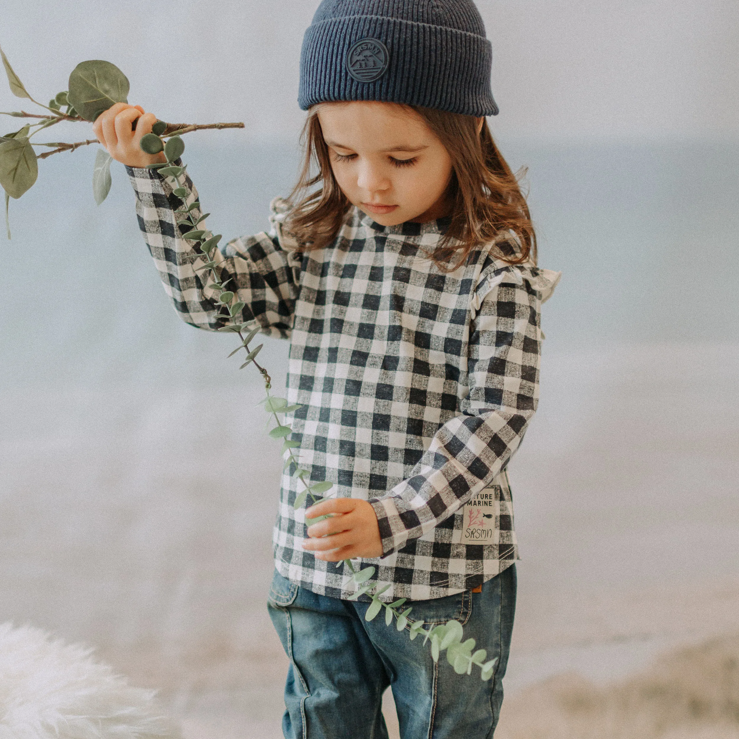 T-shirt marine et crème à carreaux avec manches longues en jersey, bébé || Plaid navy and cream t-shirt with long sleeves in jersey, baby