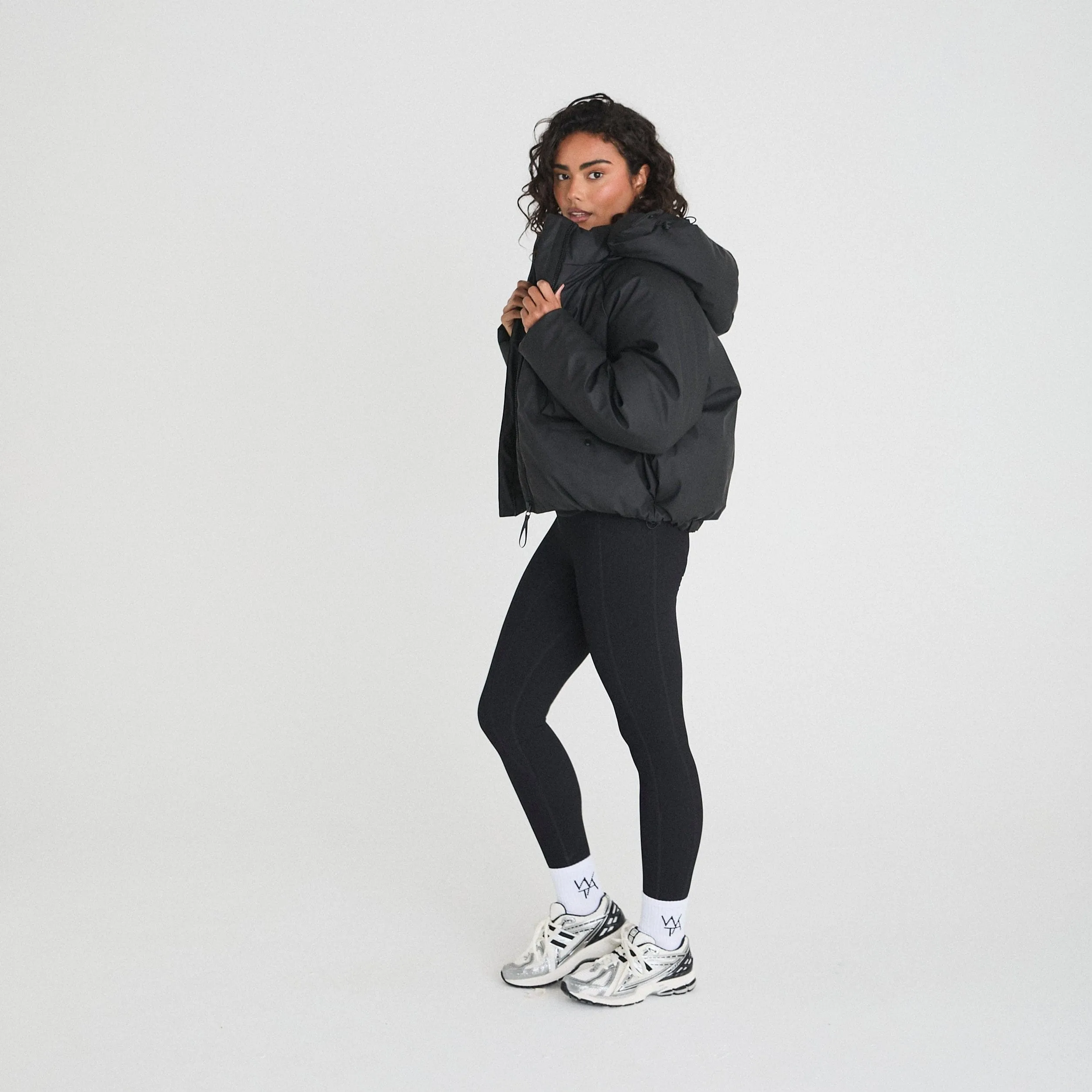THE SHORT PUFFER COAT - BLACK