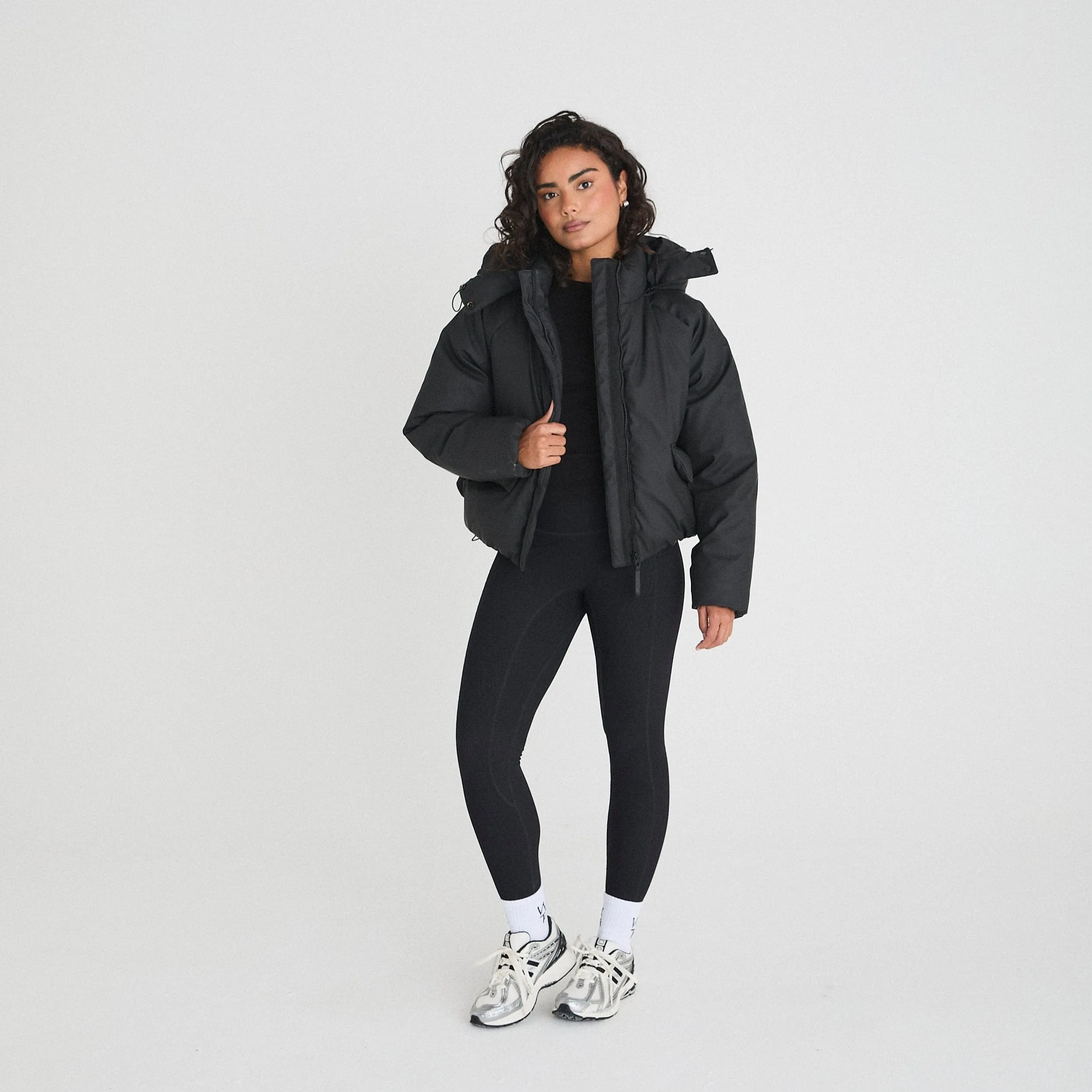 THE SHORT PUFFER COAT - BLACK