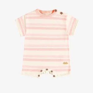 Une pièce de maille côtelée manches courtes à rayures rose et crème, naissance || Rib knitted one piece with pink and cream stripes, newborn