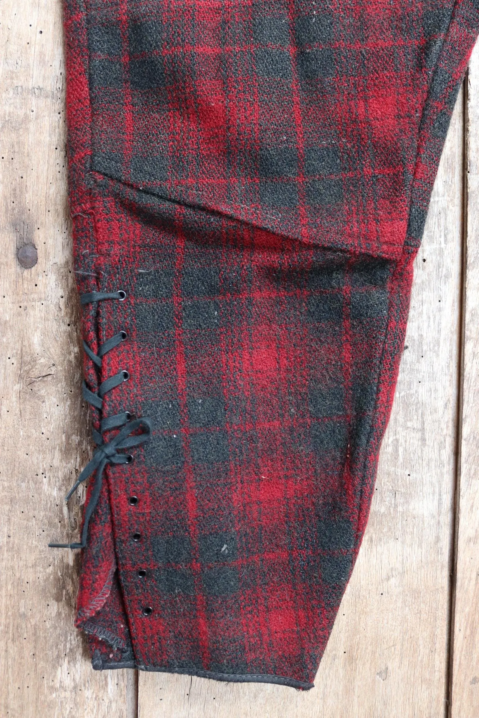 Vintage 1930s 40s wool trousers - red and black checked plaid pants - hunting breeches - jodhpurs with suspender buttons - 31" x 26"