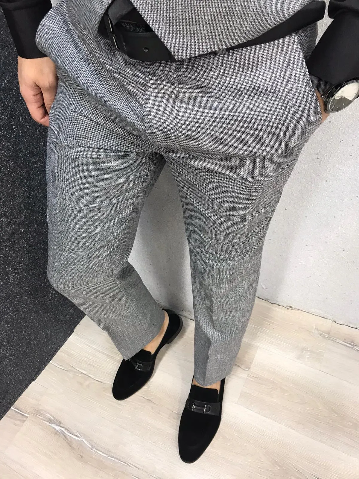 Wanker Gray Slim Fit Wool Suit - Elegant Three-Piece for Every Occasion