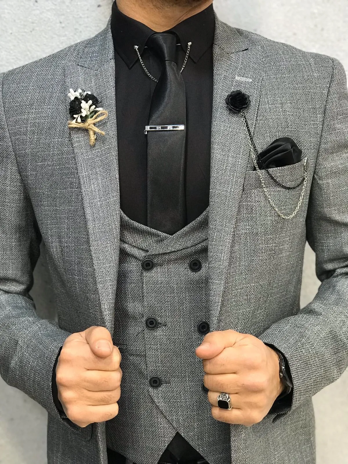 Wanker Gray Slim Fit Wool Suit - Elegant Three-Piece for Every Occasion