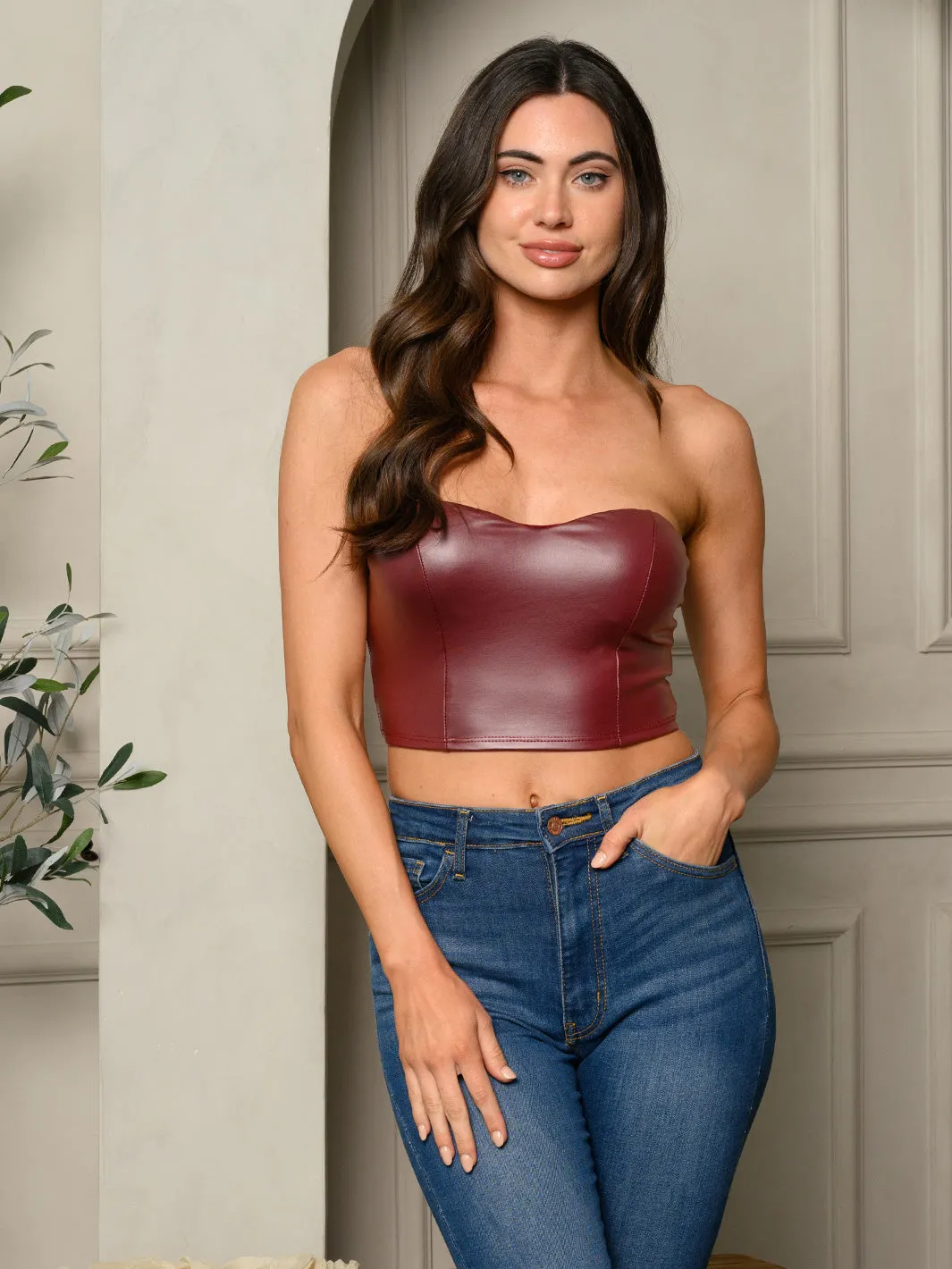 WOMEN'S SLEEVELESS PU PLEATHER TUBE CROP TOP